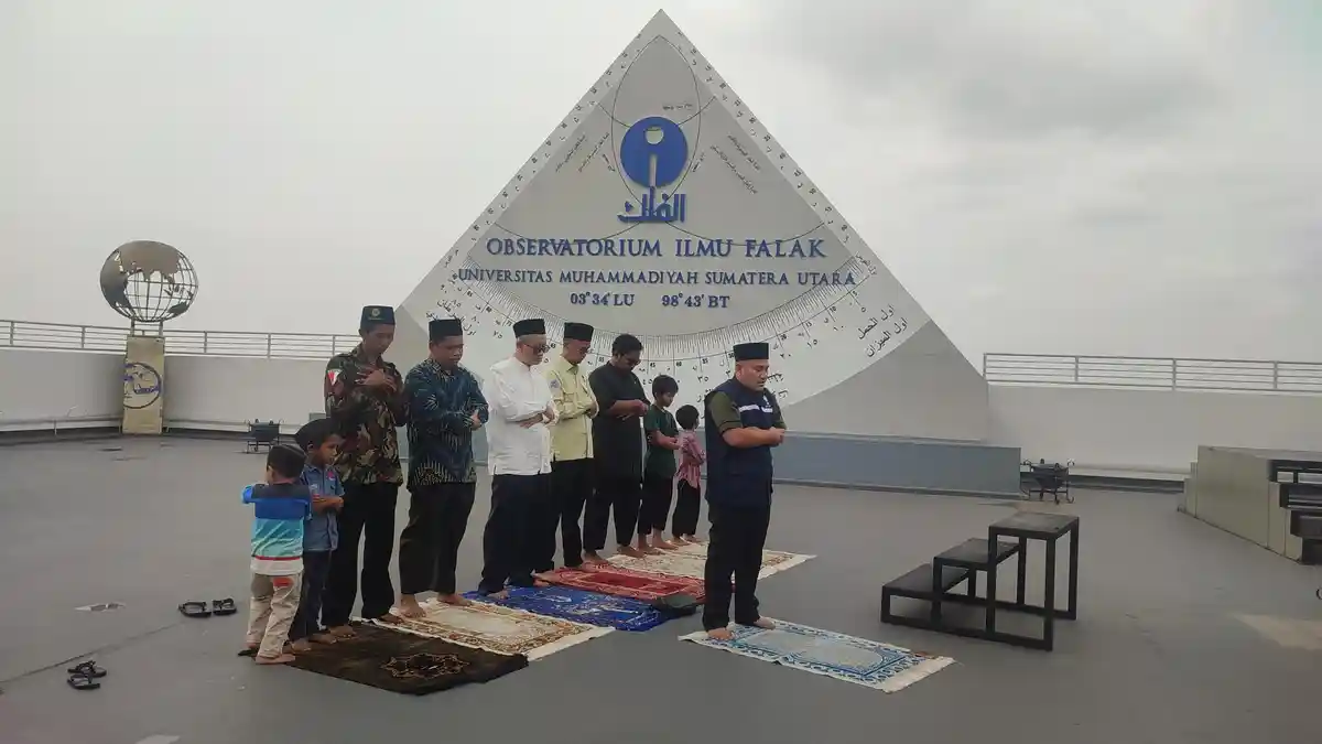 Gerhana Matahari Terlihat 3 Persen di OIF UMSU, Digelar Sholat Khusuf Berjamaah