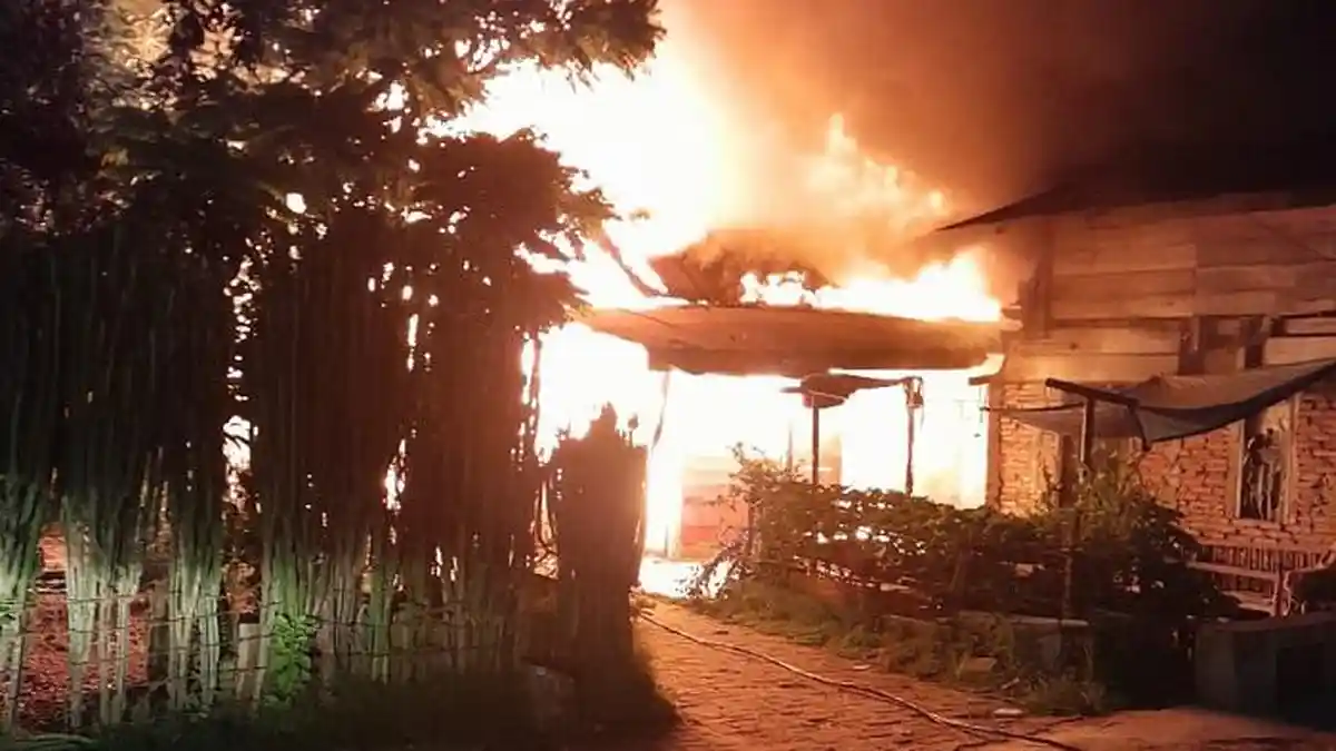 BREAKING NEWS - Lima Rumah, Kantor Datok Penghulu dan Balai Desa di Aceh Tamiang Terbakar