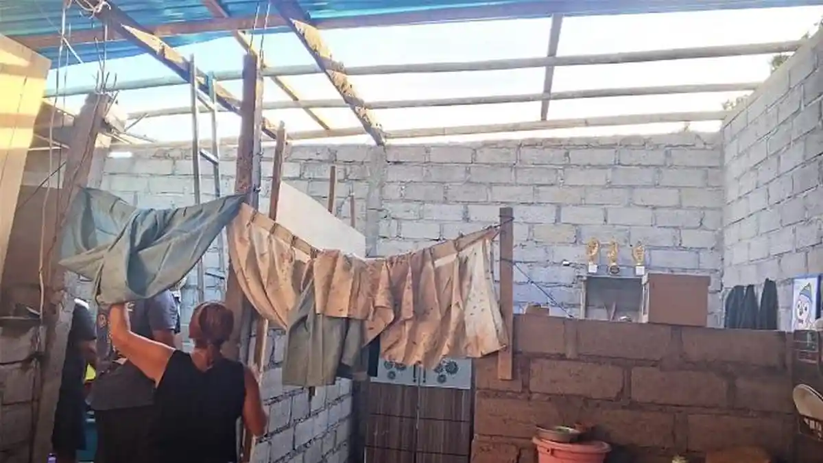 MAKEBER Atap Rumah Milik Sukapada Terbawa Angin Kencang di Buleleng!