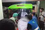 Damkar Gresik Bantu Pindahkan Jenazah 400 Kg dari RSUD Ibnu Sina ke Rumah Duka
