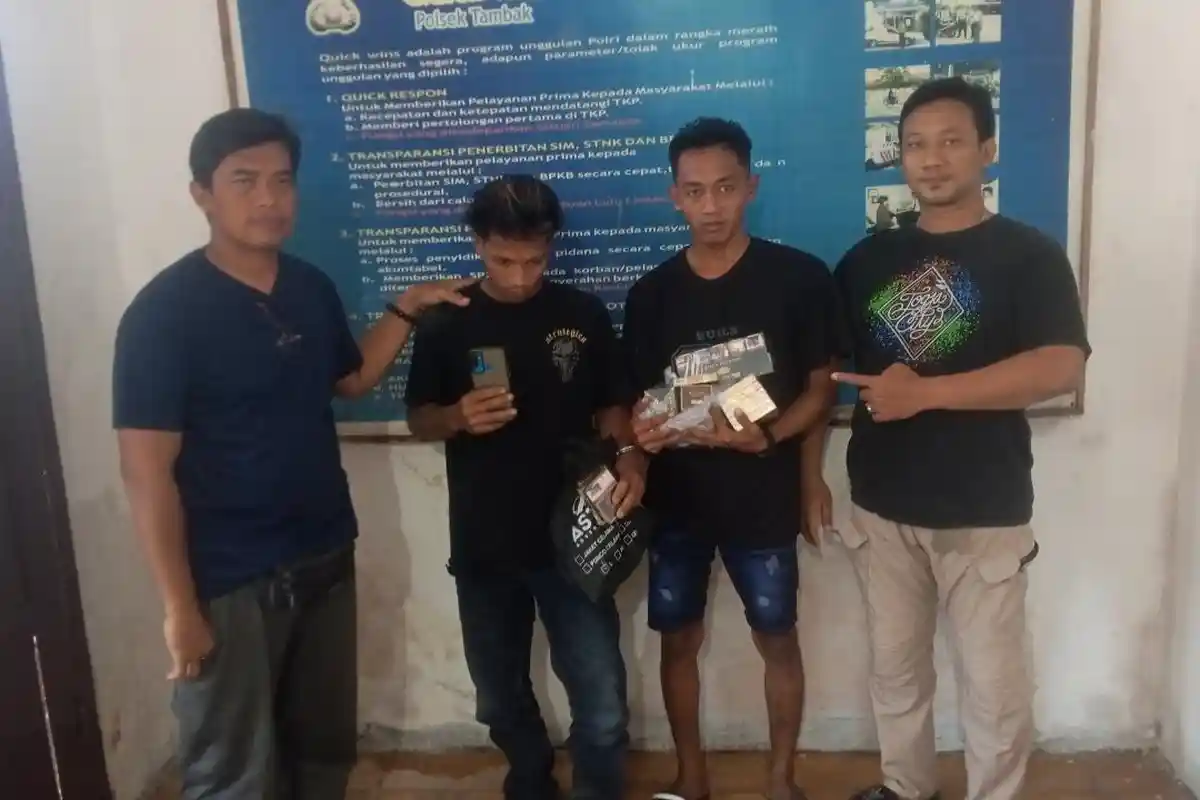 Bobol Toko, 2 Pria Asal Bawean Gresik Diciduk Polisi, Hasil Curian untuk Biaya Ngopi dan Jalan-jalan