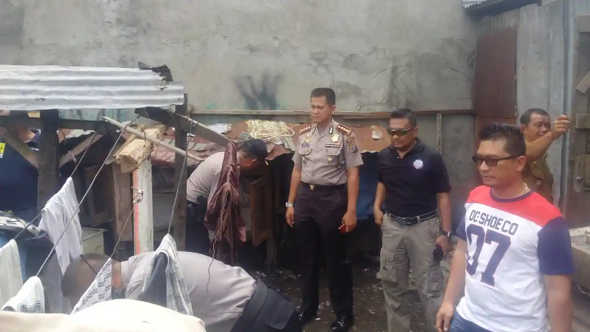Gerebek Basis Narkoba, Polisi Temukan Ganja dan Sabu Dalam Kandang Ayam