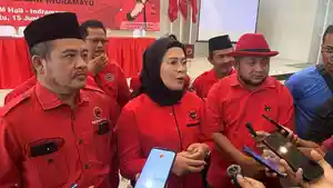 Bupati-Indramayu-Nina-Agustina-saat-menghadiri-konsolidasi-dan-koordinasii.jpg