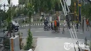 Pengeroyokan-oleh-oknum-TNI-di-depan-Markas-Yonif-408-Sbh-Kompi-B-Boyolali.jpg