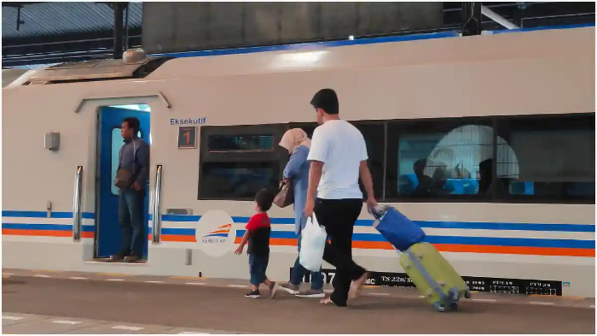 5 KA Jarak Jauh Komersial dan 14 KA Jarak Jauh PSO Ini Siap Layani Orang-orang yang Dikecualikan