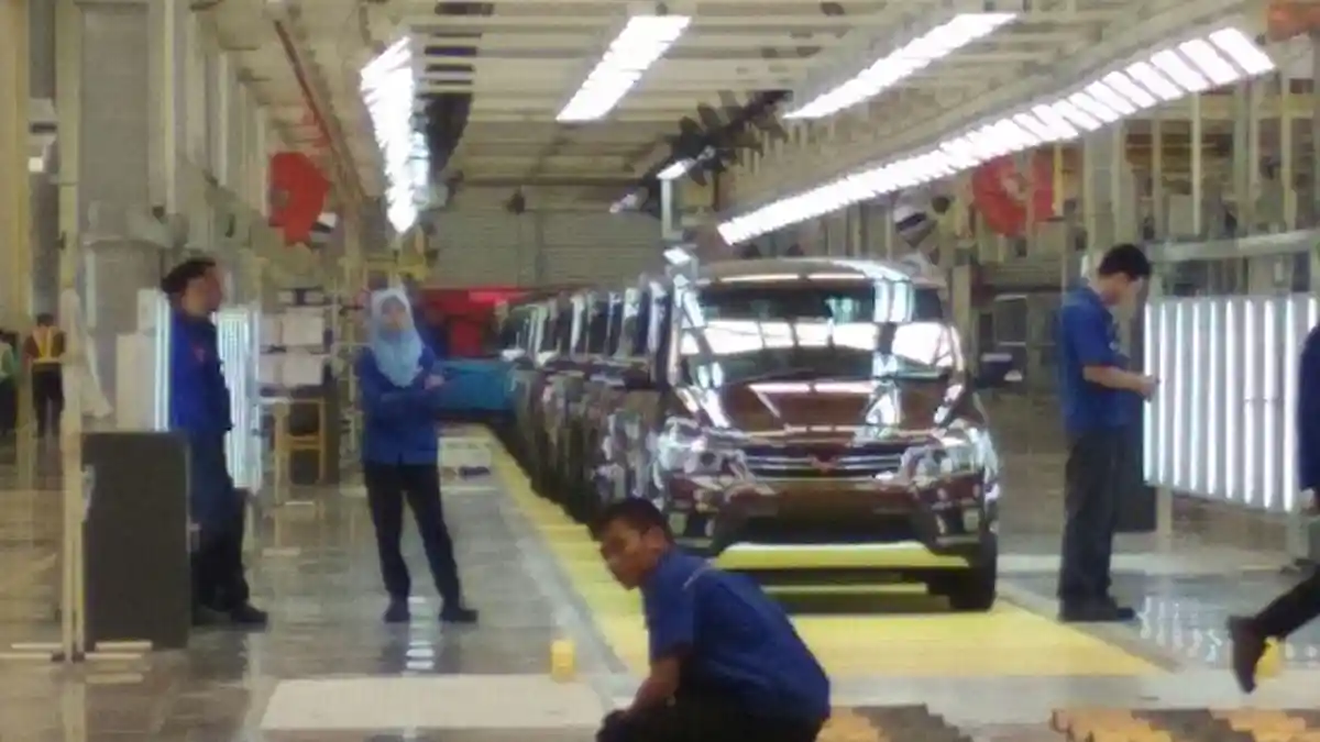 Produksi Massal MPV China Wuling di Bekasi Dimulai