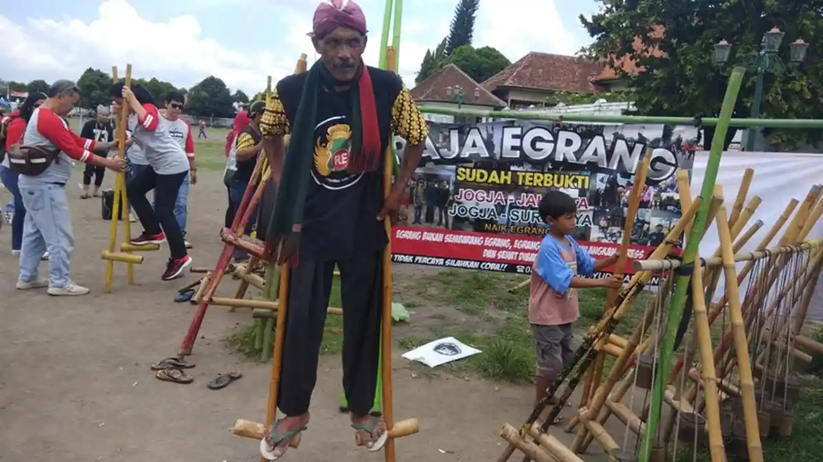 Mengenal Sosok Mbah Yudi, 'Si Raja Egrang' dari Yogyakarta