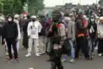 Ricuh Pendukung saat Sidang Vonis Rizieq Shihab