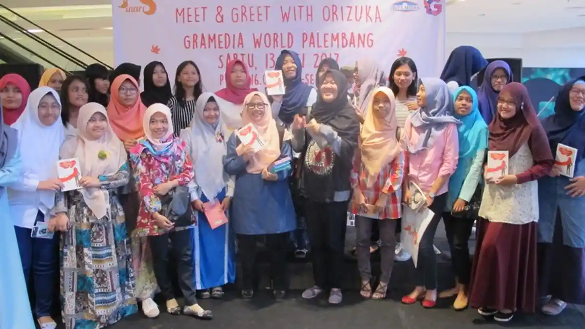 Orizuka Meet & Greet dengan Puluhan Penggemarnya di Palembang - okke-rizka-septania-atau-dikenal-orizuka_20170513_202400.jpg
