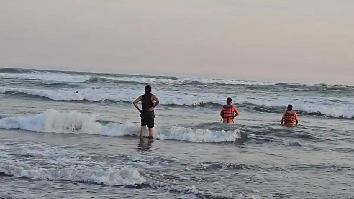 Terlepas dari Dekapan Petugas, Remaja yang Belajar Surfing Hilang Ditelan Ombak Parangtritis