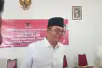 Wakil-Ketua-DPC-PKB-Sumenep-KH-Abdul-Hamid-Ali-Munir-saat-memberikaN.jpg