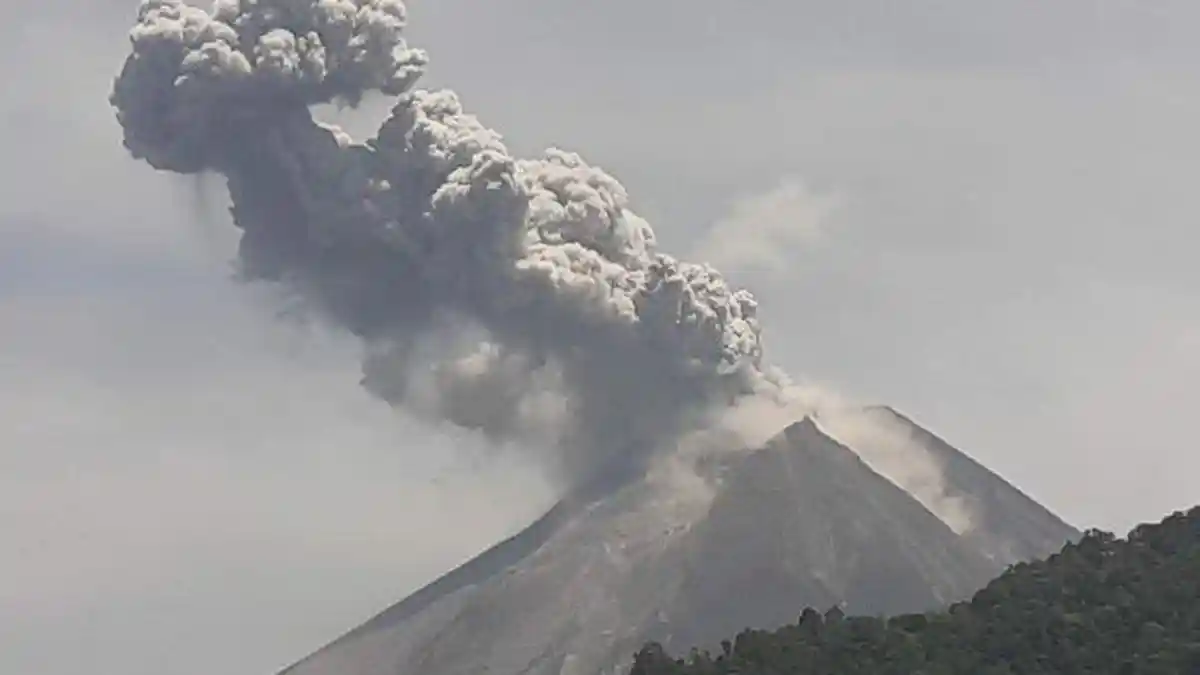 Gunung Merapi Keluarkan Awan Panas Sabtu Malam, Warga Boyolali Diimbau Waspada Hujan Abu