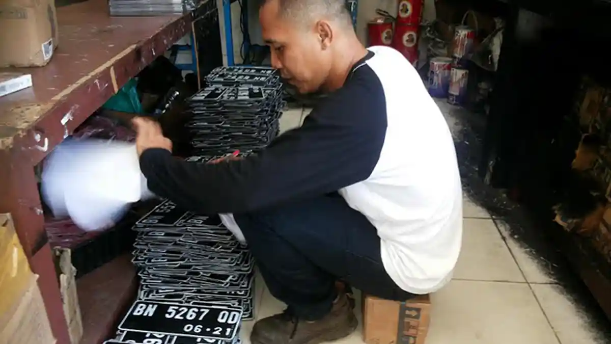 Advokat Ini Gugat UU LLAJ ke MK, Minta Nomor Polisi dan STNK Berlaku Seumur Hidup