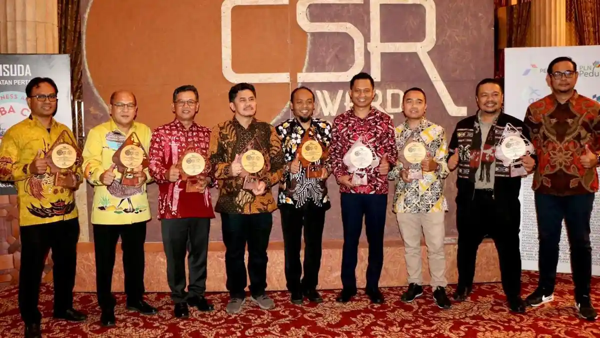 Program TJSL Berdampak Positif, Dirut PLN Dinobatkan Jadi Pemimpin Transformasi Bisnis Berkelanjutan