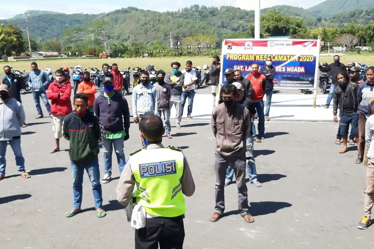 Tukang Ojek  di Ngada Wajib Patuhi Aturan Berlalu Lintas