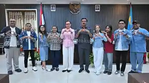 Wawali-Kota-Kupang-Lepas-Kontingen-Tim-Musik-Pop-Gerejawi-Wakili-NTT-di-Pesparawi-Nasional.jpg