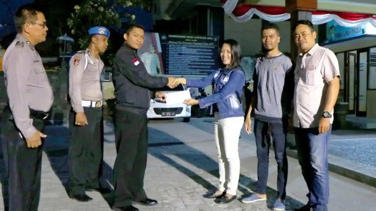 Karyawan Money Changer Yang Berani Lawan Perampok Berpistol,  Ini Penghargaan Baginya 