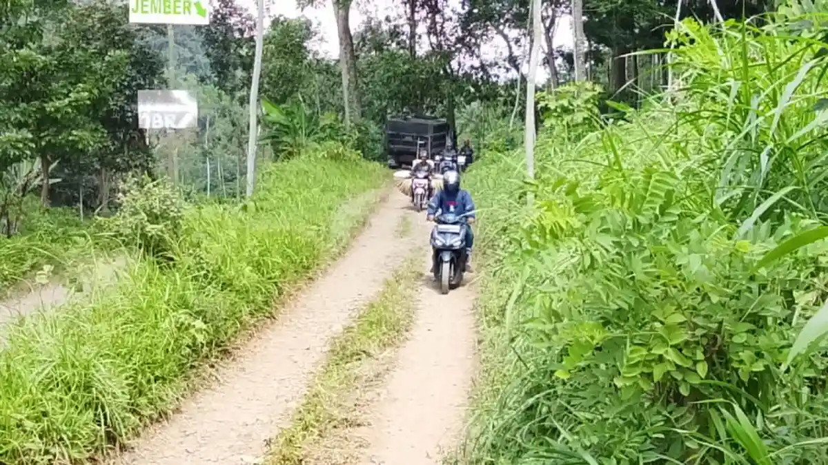 Memacu Adrenalin di Jalan Alternatif saat Jalan Raya Gumitir Jember Ditutup