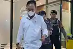 Foto-foto Wajah Lesu Bupati Cilacap Syamsul Aulia Rachman Usai Diperiksa KPK 5 Jam Setelah OTT