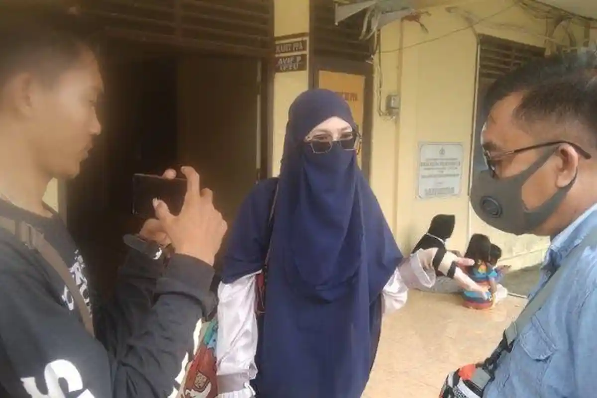 Gaji Cuma Rp 4 Juta, Oknum PNS Ini Berlagak Istri Dua, Istri Pertama Murka: Saya Minta Dia Dipecat!