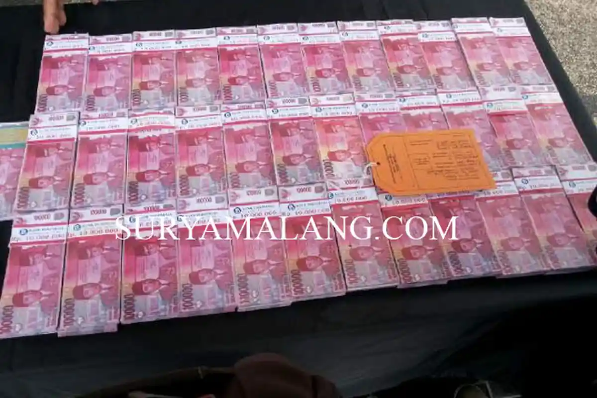 Kocak Tapi Nyata, Pria di Tulungagung Ini Percaya Diri Setor Rp 4,5 Miliar ke Bank, Uangnya Palsu