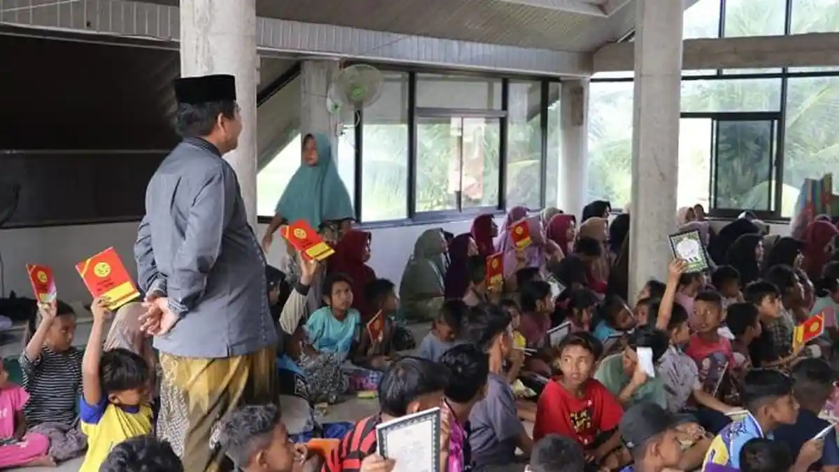 Kunjungi Lima Daerah Bencana,  MPU Aceh Antar Bantuan Sekaligus Penguatan Rohani ke Warga Terdampak