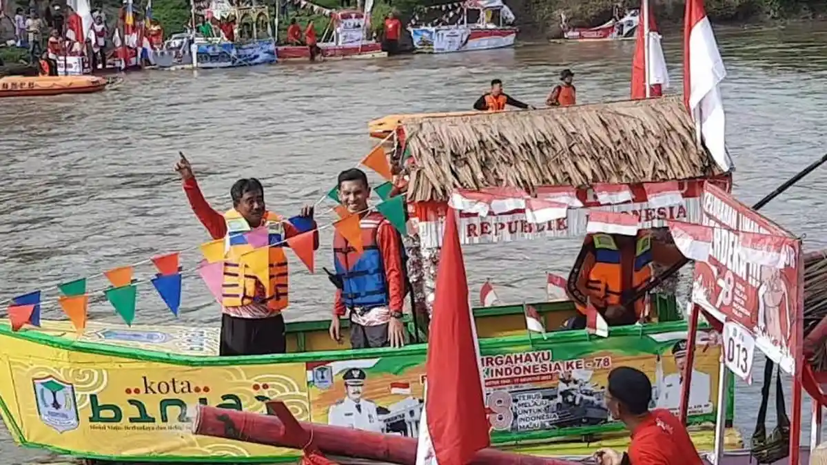 78 Peserta Ikuti Lomba Rakit Hias dari Batang Pisang, Berhadiah Sepeda Motor dan Uang Tunai