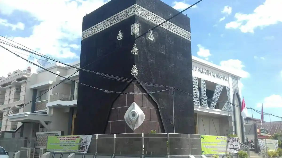 Masjid Alfatih Al Ashar, Masjid Berbentuk Kakbah di Makassar