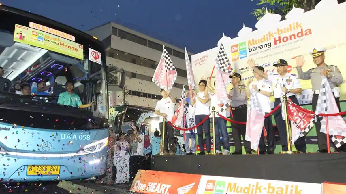 AHM Berangkatkan 2.315 Pemudik dengan 56 Bus Tujuan Semarang dan Yogya