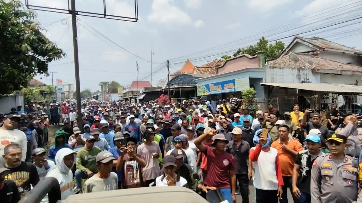 Demo Tambang Pasir di Puncu Kediri, Warga Desak Penghentian Operasional PT EPAS