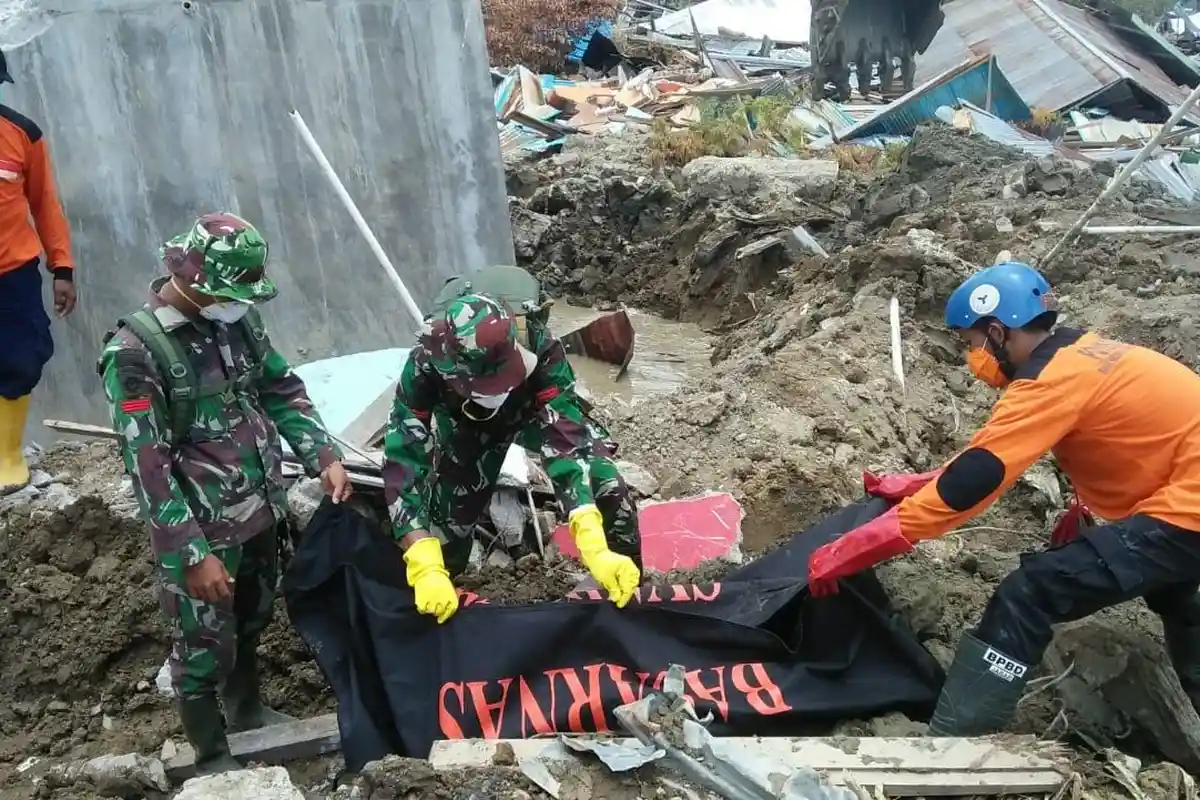 Gempa Palu - Satgas PRC PB Divif 3 Kostrad Kembali Temukan 5 Jenazah di Petobo