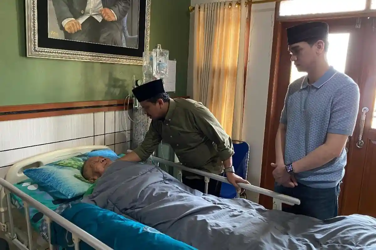 Dony Ahmad Munir Ziarah ke Makam Ibunda, Lalu Jenguk Bapak yang Terbaring Sakit Sebelum ke KPU