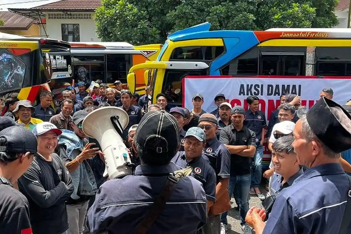 7 Barang Wajib Dibawa Saat Ikut Demo Agar Tetap Aman, Nomor 5 Sering Dilupakan