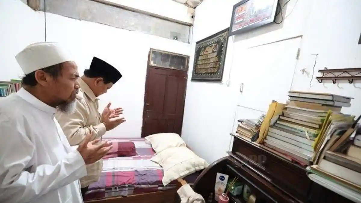Ketika Prabowo Menangis di Kamar Mbah Moen: Dia Seperti Ayah Saya Sendiri