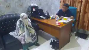 Agustin-41-istri-yang-tega-tikam-suaminya-Nurdin-Basri-41-saat-diinterogasi.jpg