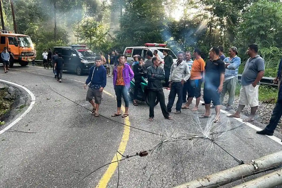 Longsor di Subulussalam Ikut Merusak Tiang, Kabel dan Trafo PLN, Pasokan Listrik Dialih dari Sumut