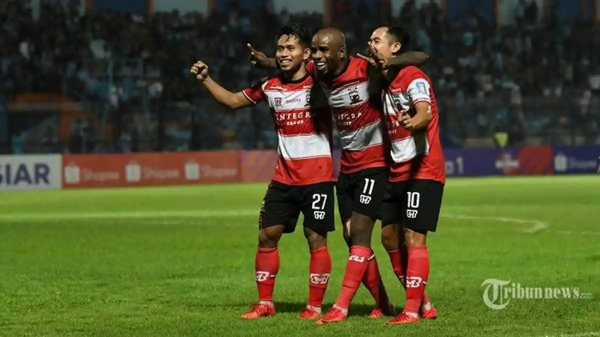 Hasil Babak Pertama Madura United vs Persija: Junior Brandao Bawa Sape Kerrab Unggul 1-0
