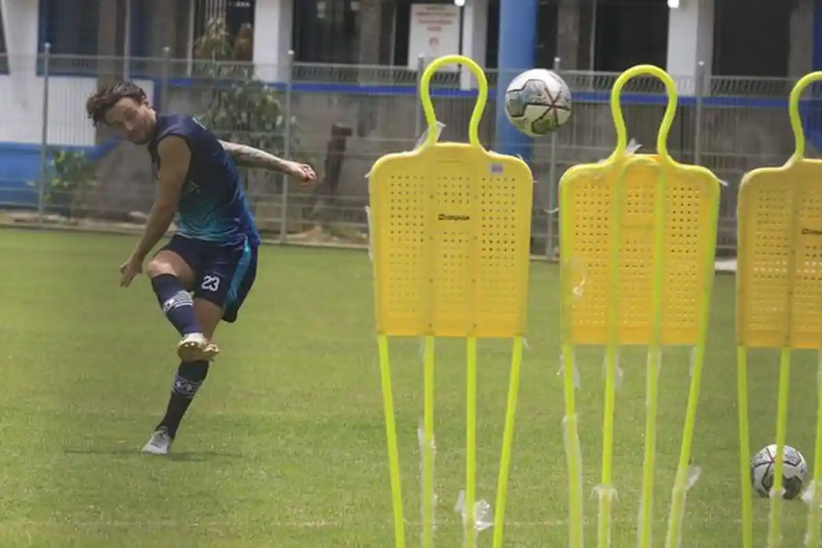 Gelandang Persib Marc Klok Kian dengan Timnas Indonesia, Sudah Bicara dengan Shin Tae-yong