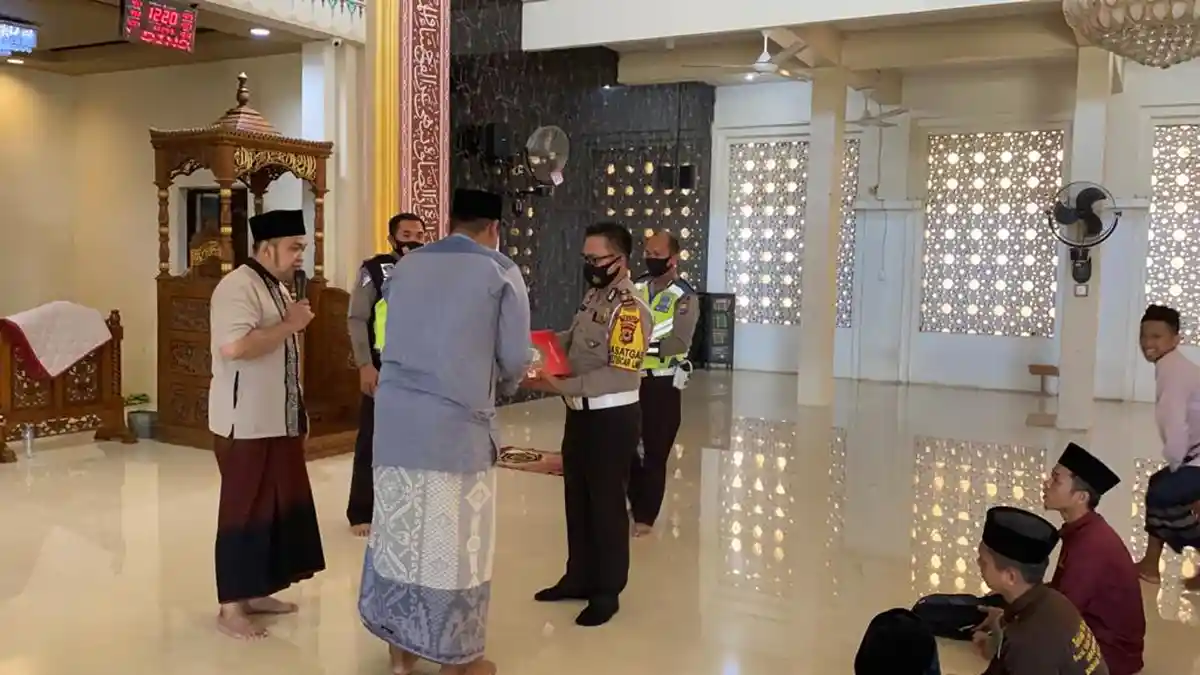 1 Muharram, Penghapal Alquran di Sengkang Dapat Hadiah Alquran dari Polisi