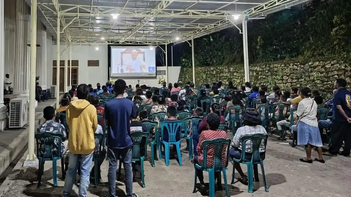 Umat Katolik di Fakfak Khidmat Ikuti Misa Agung bersama Paus Fransiskus secara Virtual 