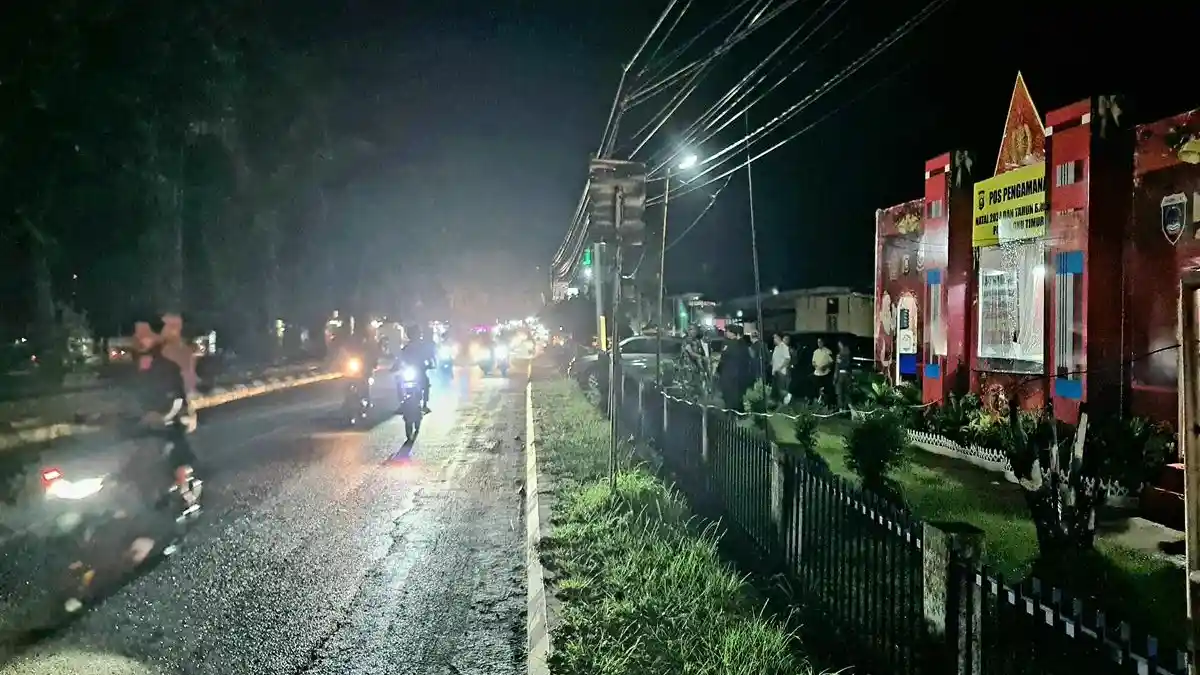 Malam Tahun Baru, Arus Lalu Lintas Jalan Sudirman BK 10 Belitang Terpantau Ramai dan Lancar 