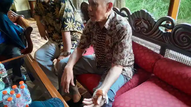 Tangan Berdarah hingga Dibalut Perban, Kivlan Zen Ikut Terluka Imbas Bentrokan Eksekusi Hotel Sultan