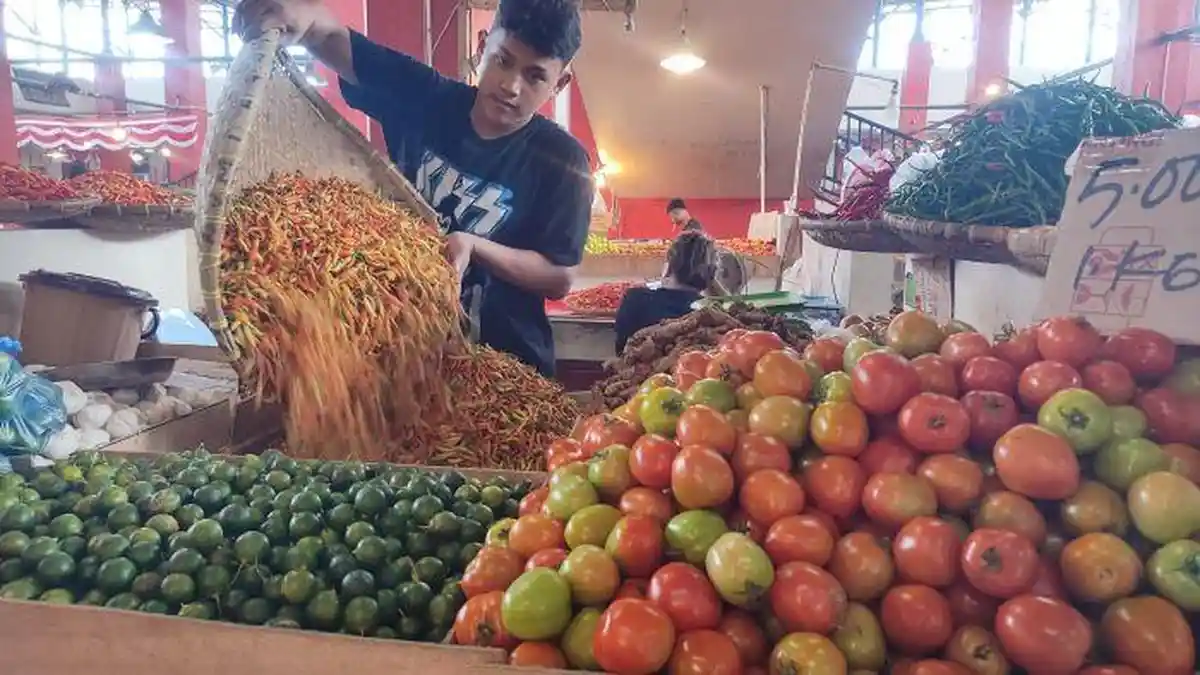 Harga Cabai Rawit dan Tomat di Pasar Bersehati Manado Sulawesi Utara Turun, Tapi Masih Mahal