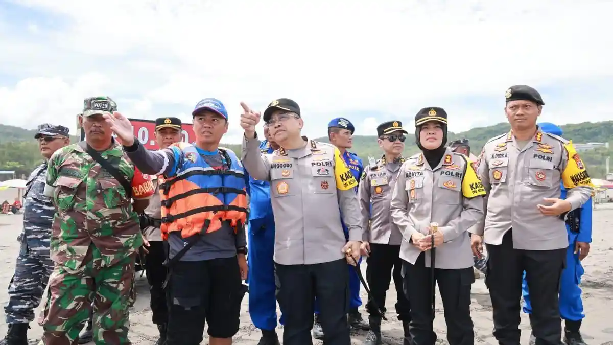 Pastikan Keamanan Wisatawan, Kapolda DIY Irjen Anggoro Cek Pos Pengamanan Pantai Parangtritis