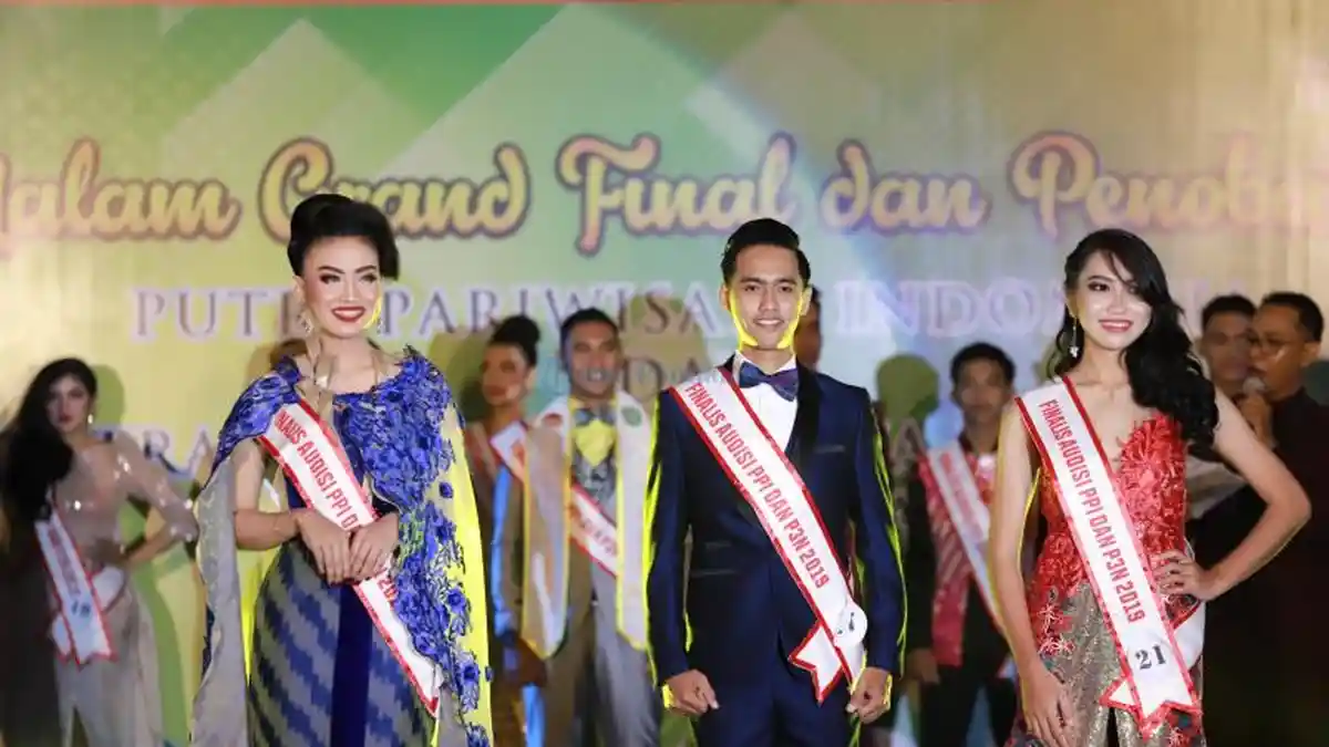 FOTO: Putra-putri Pariwisata Nusantara Kalbar 2019 - maliki-dwi-ibrahim-dan-resti-hotmauli-brmanihuruk.jpg