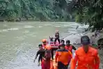 Evakuasi-salahsatu-korban-yang-hanyut-di-aliran.jpg