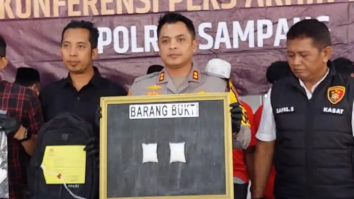 Hendak Antar Sabu Ratusan Gram ke NTB, 2 Pria Asal Lumajang Tertangkap di Sampang 