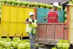 CARA-BELI-LPG-3-KG-Ilustrasi-Petugas-Pertamina-Angkut-LPG-3-KG-Wakil-M.jpg