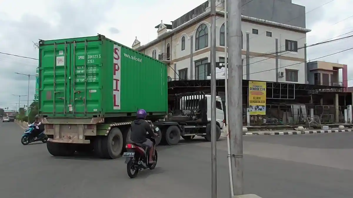 Truk Kontainer Perlu Izin, tak Bisa Sembarangan Melewati Jalan Perkotaan di Berau