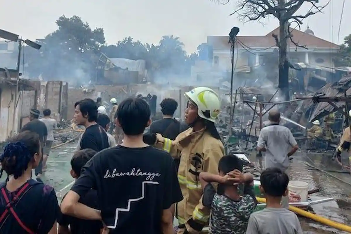 Kebakaran di Simprug Golf, Warga Tak Sempat Selamatkan Barang Cuma Ambil Surat Penting